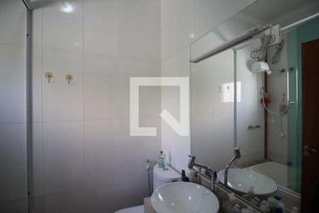 Casa à venda com 300m², 4 quartos e 4 vagasBanheiro da Suíte 2