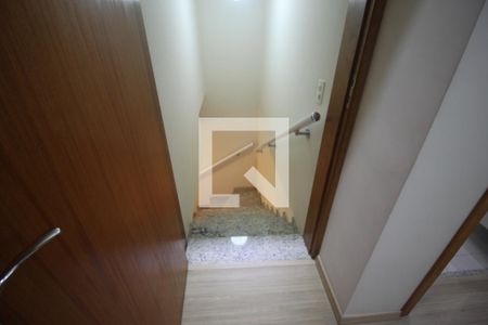 Casa à venda com 300m², 4 quartos e 4 vagasEscada 2