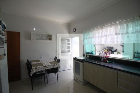 Casa à venda com 300m², 4 quartos e 4 vagasCozinha