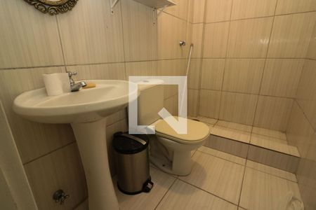 Casa de condomínio à venda com 620m², 3 quartos e 4 vagas Casa de condomínio à venda com 620m², 3 quartos e 4 vagasBanheiro de serviço