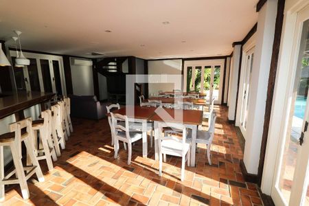 Casa de condomínio à venda com 620m², 3 quartos e 4 vagas Casa de condomínio à venda com 620m², 3 quartos e 4 vagasÁrea comum - Salão de festas