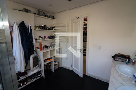 Casa de condomínio à venda com 620m², 3 quartos e 4 vagas Casa de condomínio à venda com 620m², 3 quartos e 4 vagasBanheiro da Suíte 1