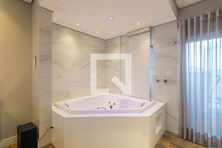 Apartamento à venda com 205m², 3 quartos e 4 vagasBanheira da Suite 1