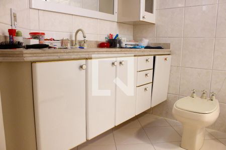 Apartamento à venda com 428m², 4 quartos e 5 vagasBanheiro da Suíte 4