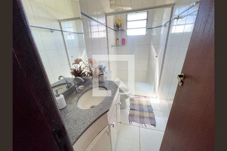 Banheiro de apartamento à venda com 2 quartos, 69m² em Industrial Santa Rita, Contagem