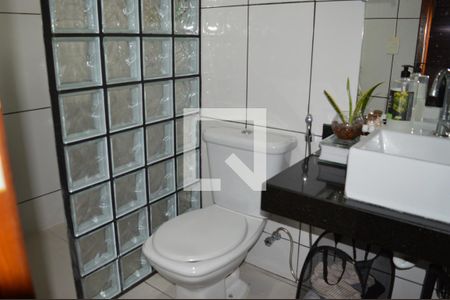 Banheiro da Suite de casa à venda com 4 quartos, 372m² em Arvoredo Ii, Contagem