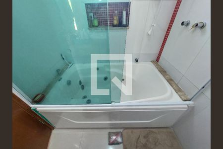 Casa de condomínio à venda com 300m², 4 quartos e 4 vagasBanheira - Banheiro 1