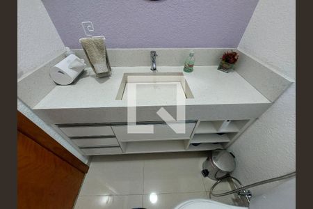 Casa de condomínio à venda com 300m², 4 quartos e 4 vagasLavabo