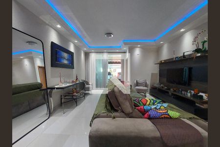 Sala de casa de condomínio para alugar com 4 quartos, 300m² em Jardim Prudência, São Paulo