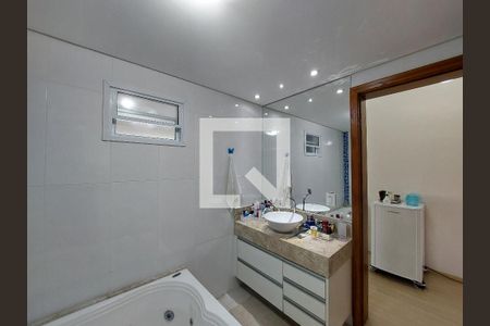 Casa de condomínio à venda com 300m², 4 quartos e 4 vagasBanheiro 3