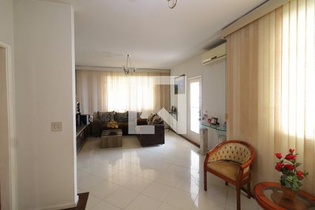 Sala de casa à venda com 4 quartos, 190m² em Jardim Guanabara, Rio de Janeiro