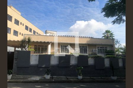 Casa à venda com 190m², 4 quartos e 6 vagasFachada