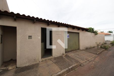 Casa para alugar com 341m², 3 quartos e 2 vagasFachada