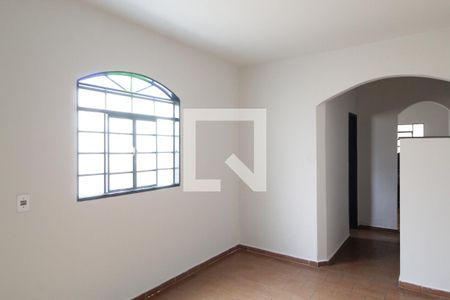 Casa para alugar com 341m², 3 quartos e 2 vagasSala