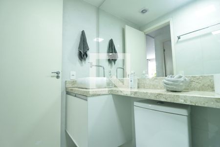 Banheiro de apartamento para alugar com 2 quartos, 49m² em Loteamento City Jaragua, São Paulo