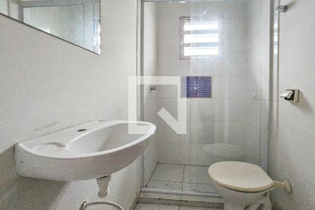 Banheiro de casa para alugar com 1 quarto, 23m² em Vila Santo Antônio, Guarujá