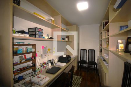 Apartamento à venda com 140m², 4 quartos e 2 vagasEscritório