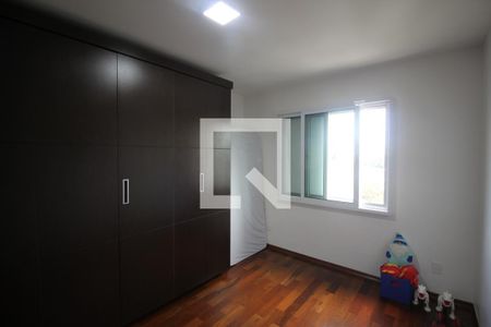 Apartamento à venda com 140m², 4 quartos e 2 vagasQuarto 2