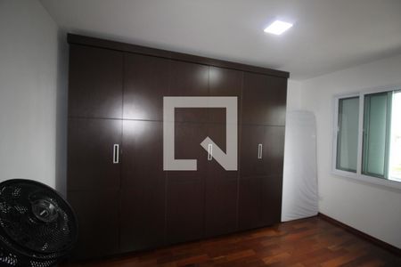 Apartamento à venda com 140m², 4 quartos e 2 vagasQuarto 2 - Armários