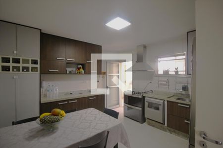 Apartamento à venda com 140m², 4 quartos e 2 vagasCozinha