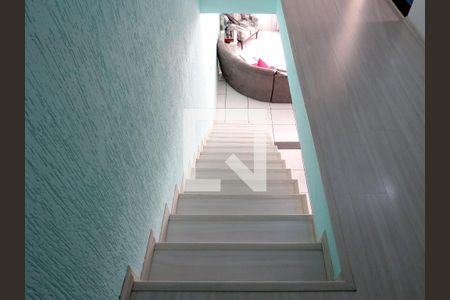 Casa para alugar com 180m², 2 quartos e 2 vagasEscada