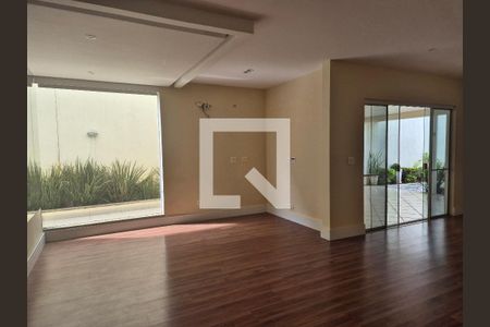 Sala de casa para alugar com 4 quartos, 275m² em Barra da Tijuca, Rio de Janeiro