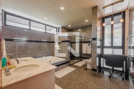 Casa à venda com 400m², 5 quartos e 4 vagasBanheiro da Suíte