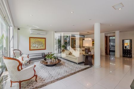 Sala de casa à venda com 5 quartos, 400m² em Alto de Pinheiros, São Paulo