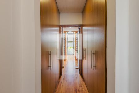 Casa à venda com 400m², 5 quartos e 4 vagasCorredor