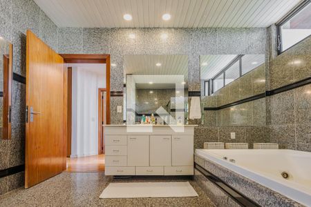 Casa à venda com 400m², 5 quartos e 4 vagasBanheiro da Suíte