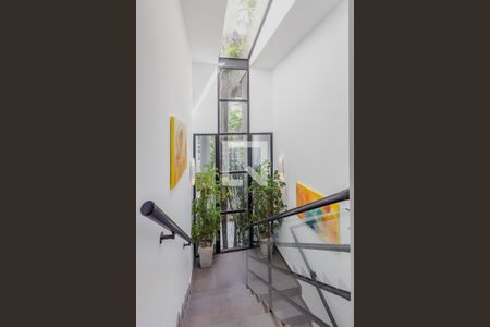Escada de casa à venda com 5 quartos, 400m² em Alto de Pinheiros, São Paulo