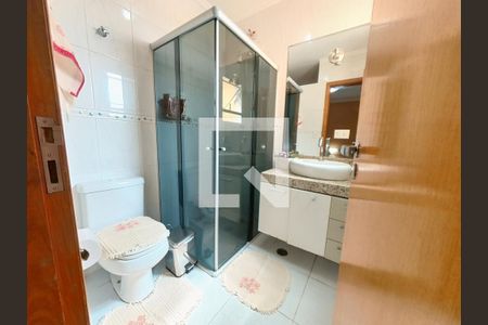 Casa à venda com 108m², 3 quartos e 4 vagasBanheiro Social