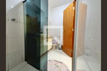 Casa à venda com 108m², 3 quartos e 4 vagasBanheiro Quarto 1