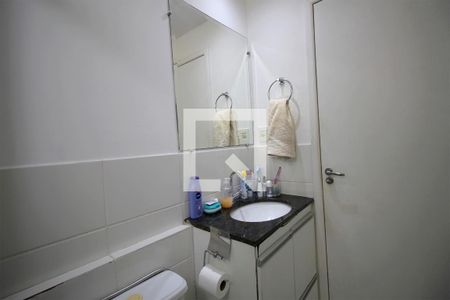Banheiro de apartamento para alugar com 2 quartos, 65m² em Fernão Dias, Belo Horizonte