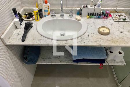 Casa à venda com 350m², 7 quartos e 1 vagaApartamento - Banheiro