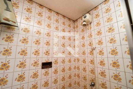 Banheiro de apartamento à venda com 2 quartos, 50m² em Vila Jardim, Porto Alegre
