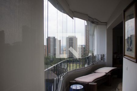 Apartamento para alugar com 3 quartos, 296m² em Vila Suzana, São Paulo
