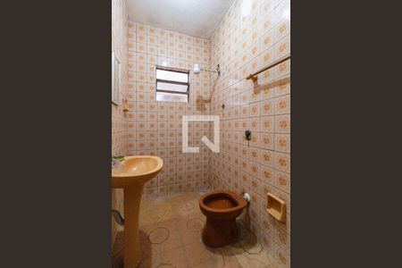 Banheiro de casa para alugar com 1 quarto, 30m² em Quitaúna, Osasco
