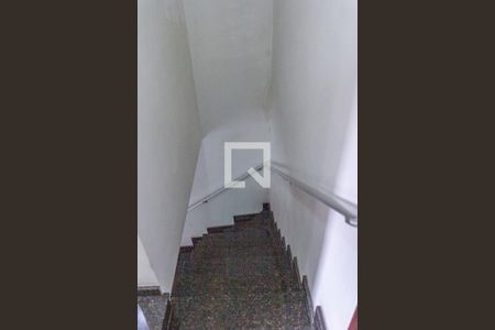 Casa à venda com 99m², 3 quartos e 3 vagasEscada