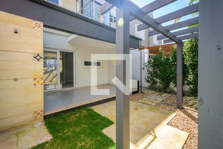 Casa de condomínio à venda com 150m², 2 quartos e 2 vagasQuintal