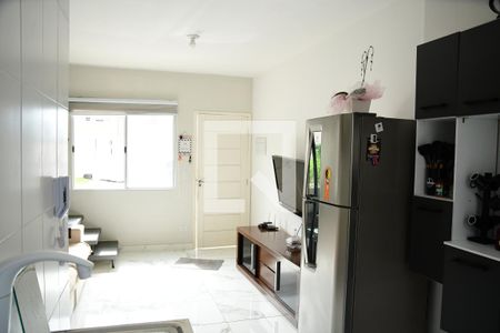 Sala de casa de condomínio para alugar com 2 quartos, 42m² em Chácara Ondas Verdes, Cotia