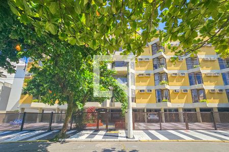 Apartamento para alugar com 120m², 4 quartos e 1 vagaFachada 