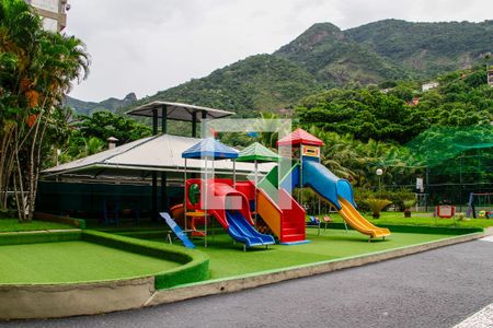 Apartamento à venda com 200m², 4 quartos e 2 vagasÁrea comum - Playground