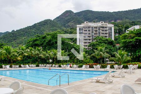 Apartamento à venda com 200m², 4 quartos e 2 vagasÁrea comum - Piscina
