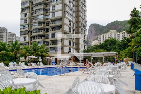 Apartamento à venda com 200m², 4 quartos e 2 vagasÁrea comum - Piscina