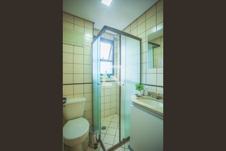 Banheiro de kitnet/studio para alugar com 1 quarto, 28m² em Vila Monte Alegre, São Paulo