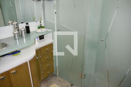 Casa à venda com 230m², 3 quartos e 3 vagas Casa à venda com 230m², 3 quartos e 3 vagasBanheiro