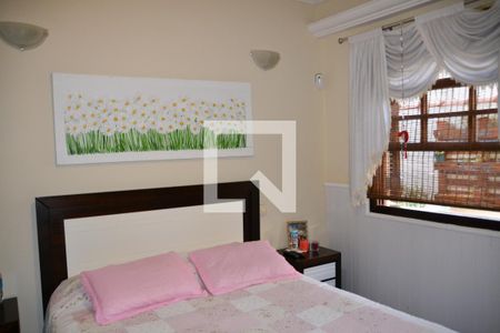 Casa à venda com 230m², 3 quartos e 3 vagas Casa à venda com 230m², 3 quartos e 3 vagasSuíte