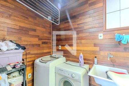 Casa à venda com 120m², 4 quartos e 2 vagas Casa à venda com 120m², 4 quartos e 2 vagasCozinha e Área de Serviço