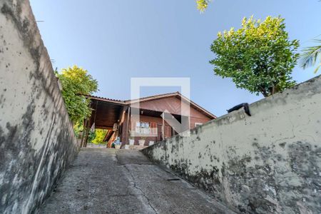 Casa à venda com 120m², 4 quartos e 2 vagas Casa à venda com 120m², 4 quartos e 2 vagasFachada